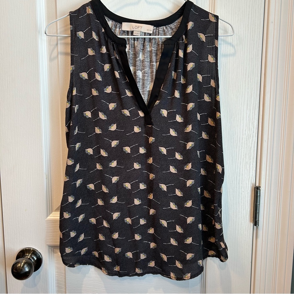 LOFT Women’s Black Sleeveless V-Neck Taupe Floral Blouse Size Small Petite